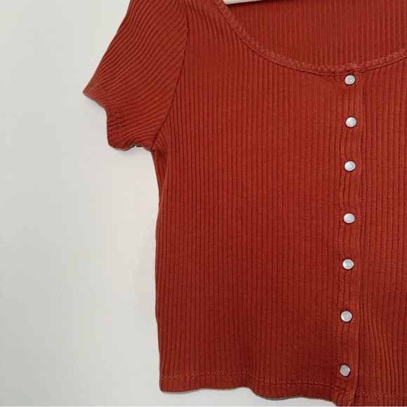 Levi’s Ribbed Button Up - Picture 3 of 10